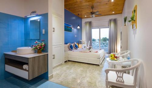 Double Room with Balcony and Sea View