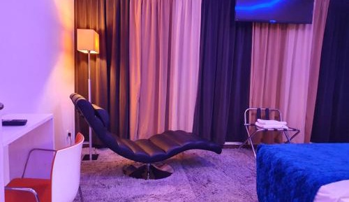 Deluxe King Suite
