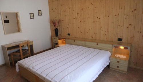 One-Bedroom Apartment with Balcony