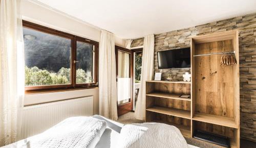 Standard Double Room with Shared Bathroom
