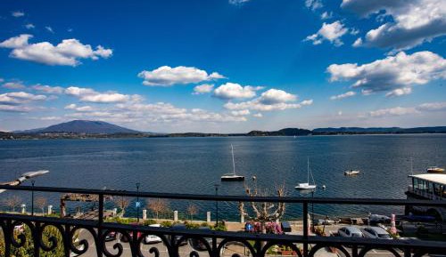 Apartment with Lake View
