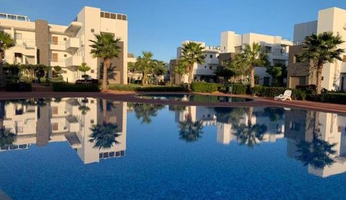 Apartment with Pool View 