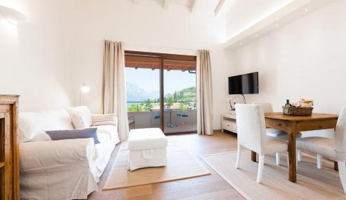 Superior One-Bedroom Apartment with Balcony