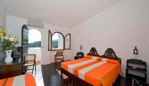 Double or Twin Room with Sea View