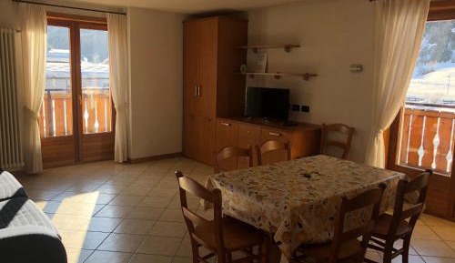 Apartment with Mountain View