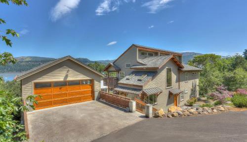 Four-Bedroom Holiday Home