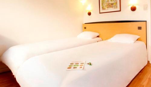 Triple Room (2 Single Beds + 1 Junior Bed)