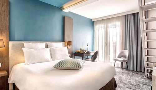 Duplex Superior Room with One Double Bed and Three Single Beds with Spa Access