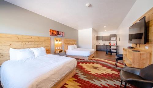 Deluxe Queen Suite