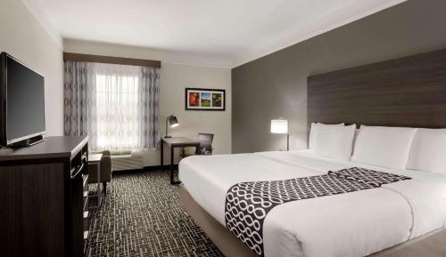 King Room with Bath Tub - Mobility/Hearing Accessible - Non-Smoking