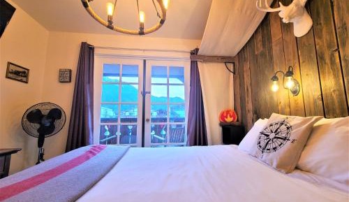 Double Room with Shared Bathroom