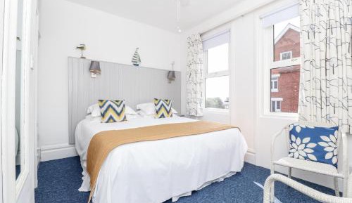 Double or Twin Room with Side Sea View