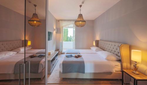 Deluxe Luxury Suite with Balcony
