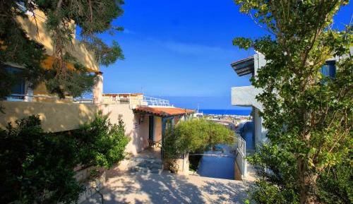 One-Bedroom Apartment with Sea View