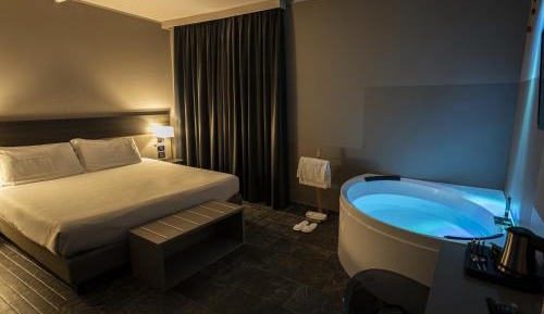 King Room with Spa Bath