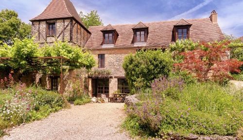 Seven-Bedroom Holiday Home