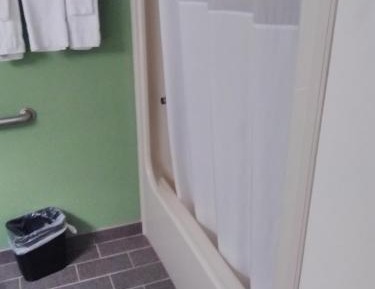 Queen Room - Accessible/Nonsmoking