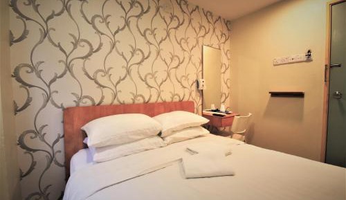 Deluxe Queen Room