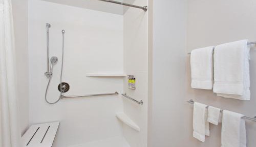 Standard Queen Room with Two Queen Beds - Communications Accessible