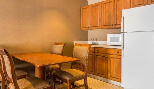 King Suite with Living Room - Non Smoking