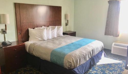 King Room with Mobility Accessible Tub