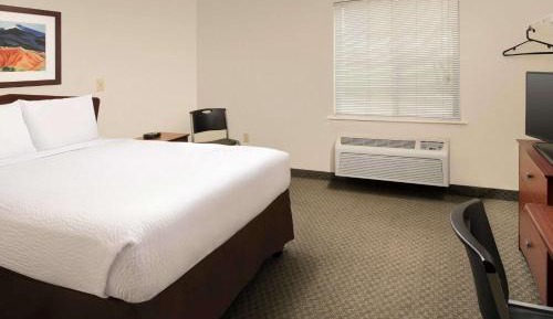 Queen Room - Accessible/Non-Smoking