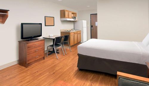 Queen Room with Tub and Sofa Bed - Disability Access/Non-Smoking