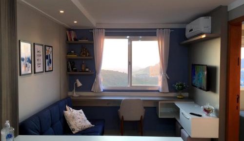 Apartment with Mountain View