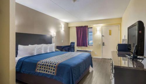 Standard King Room - Non-Smoking 