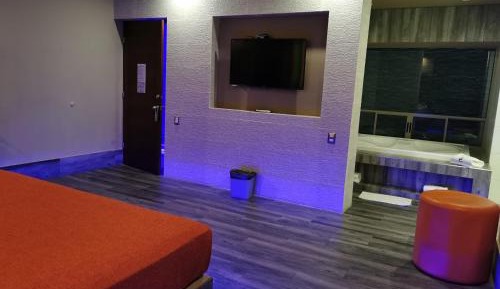 Deluxe Suite with Spa Bath