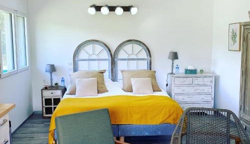 Studio with Spa Bath