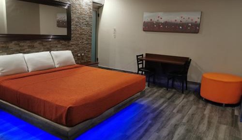 Deluxe King Suite
