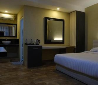 Deluxe Queen Room