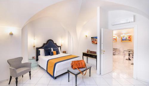 Deluxe Queen Room