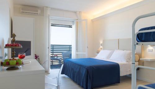 Triple Room with Sea View