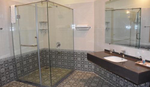 Deluxe Double Room (2 Adults + 1 Child)