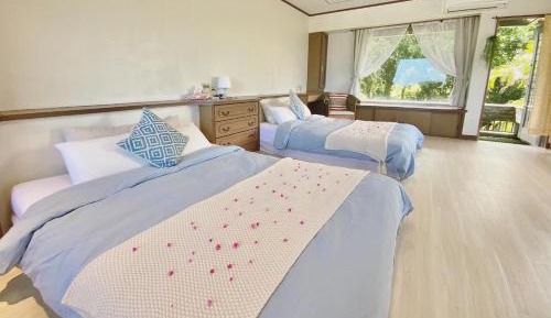 Family Room with Side Sea View