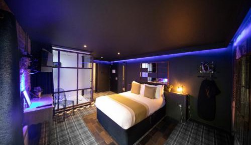 Deluxe Double Room with Street View