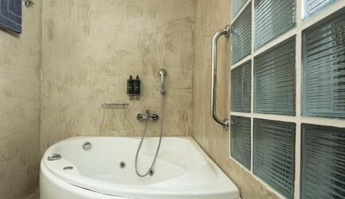 King Suite with Spa Bath