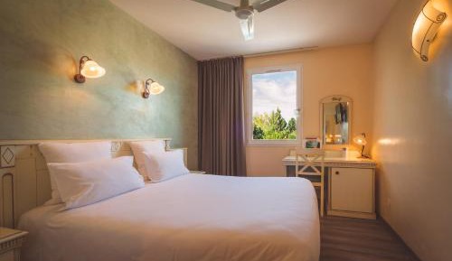 Standard Queen Room