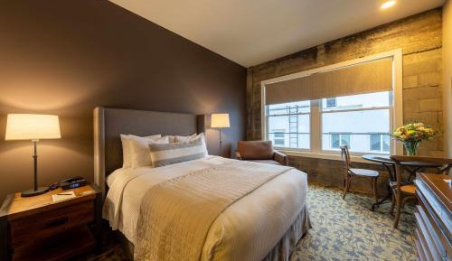 Deluxe Queen Room