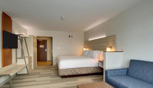 One-Bedroom King Suite with Sofa Bed and Living Area
