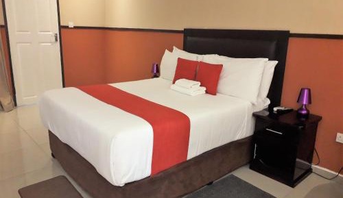 Deluxe Queen Suite