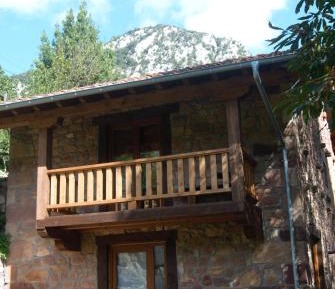 Apartment with Mountain View