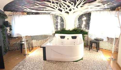King Room with Spa Bath