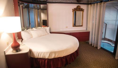 Champagne Tower Suite 