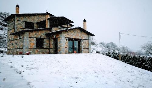 Apartment with Mountain View