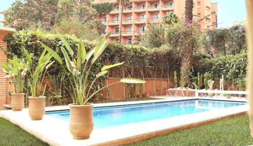 Apartment with Garden View