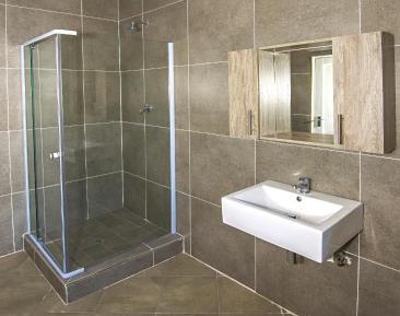 Deluxe Queen Suite