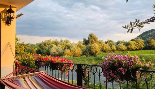 Apartment with Lake View